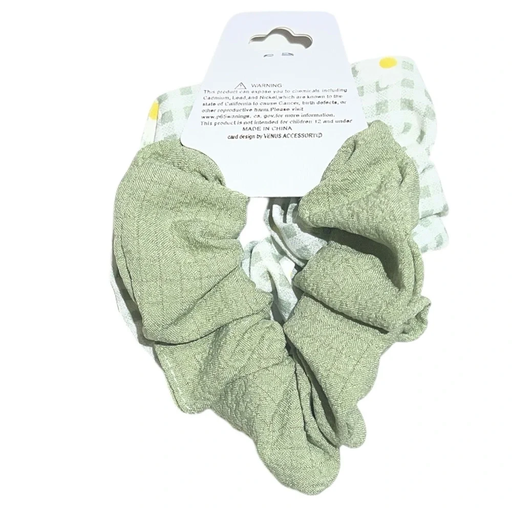 CHLOE ACCESSORY 2PC. GREEN GINGHAM & SOLID HAIR SCRUNCHIES
